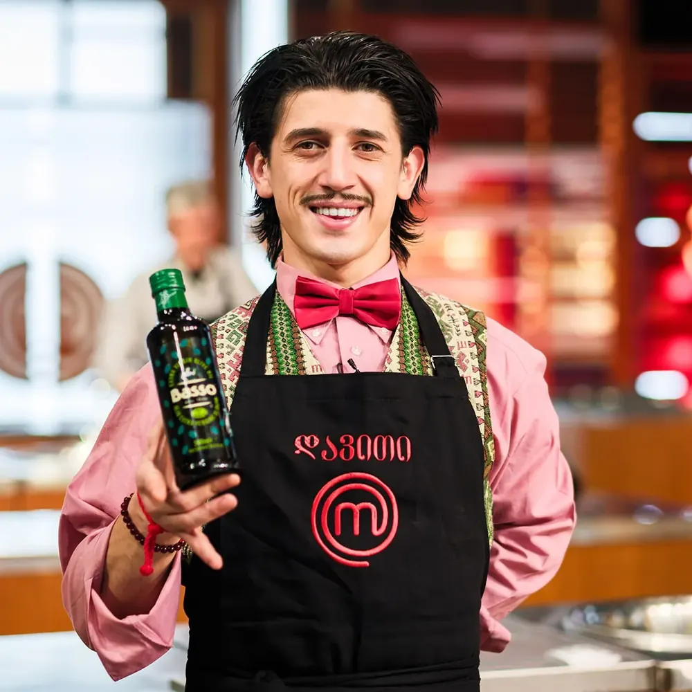 MasterChef Georgia contestant holding a Basso card